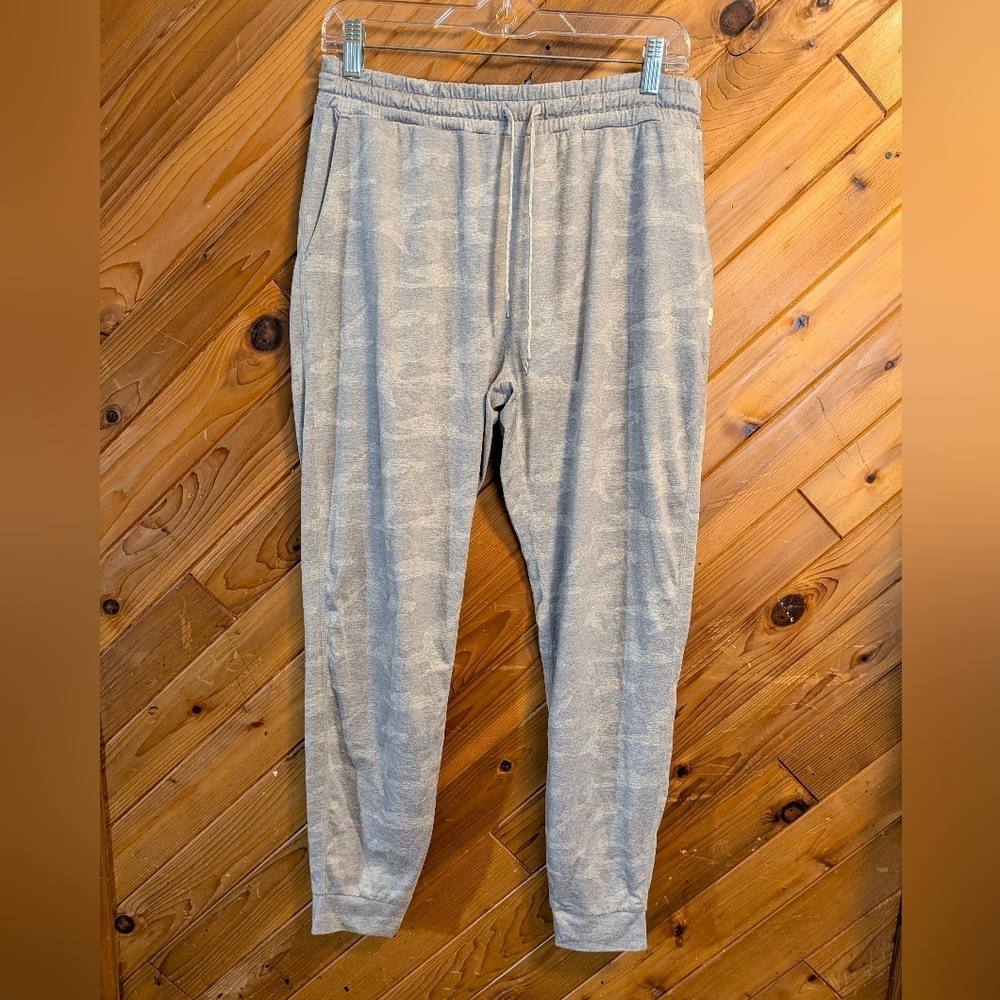 Vuori Performance Gray Camouflage Joggers Size Medium